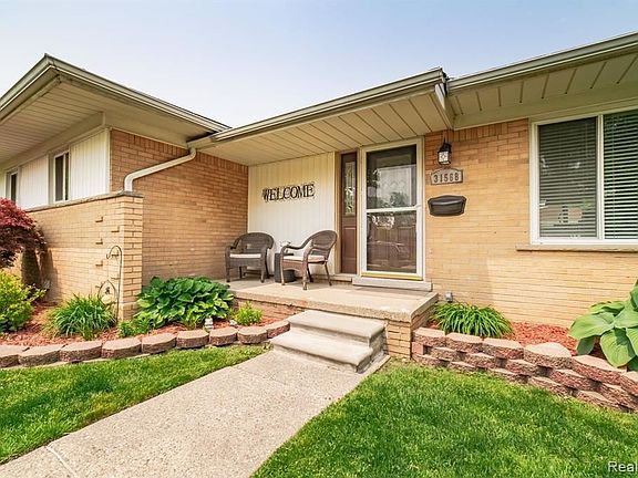 3rd image of 31568 Scone St