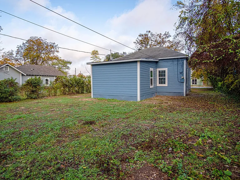 318 Vine St — Photo 26
