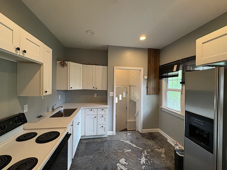 160 Talbot Dr — Photo 14