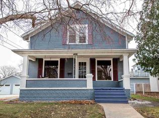 408 3rd St NW, Waverly, IA 50677