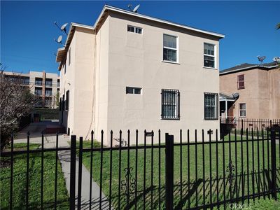 6131 S Hobart Blvd, Los Angeles, CA, 90047