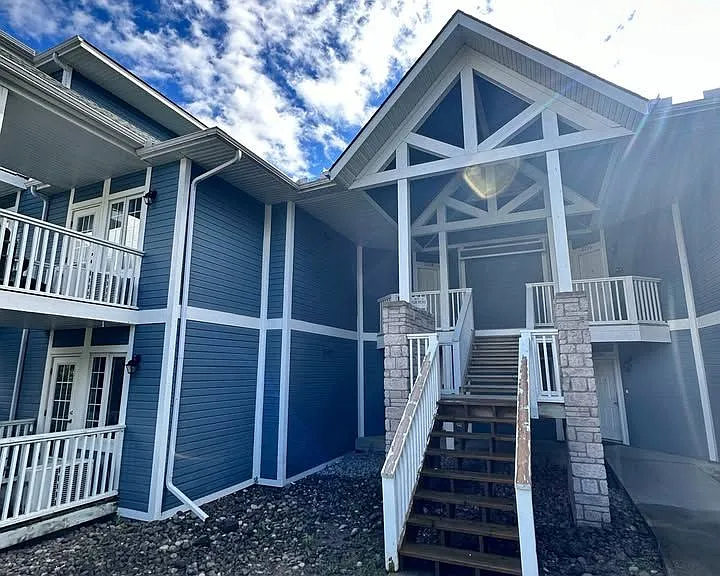 90 Highland Dr — Photo 2