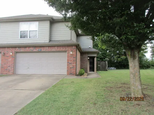842 Oakwood Ct, Centerton, AR 72719