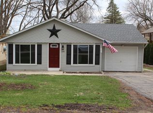 106 Lake Dr, Lake In The Hills, IL 60156