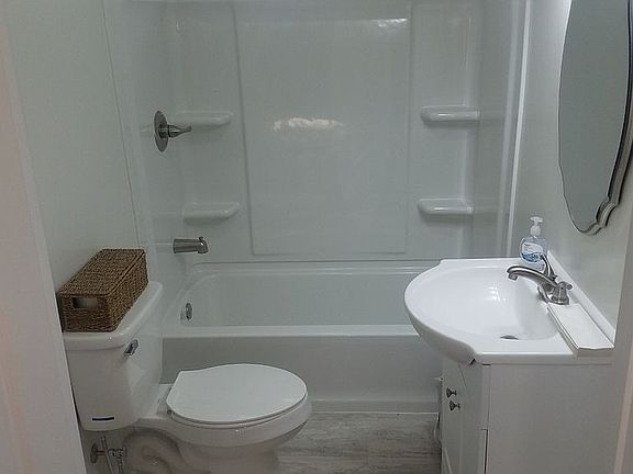 3rd image of 16 Elmhurst Dr