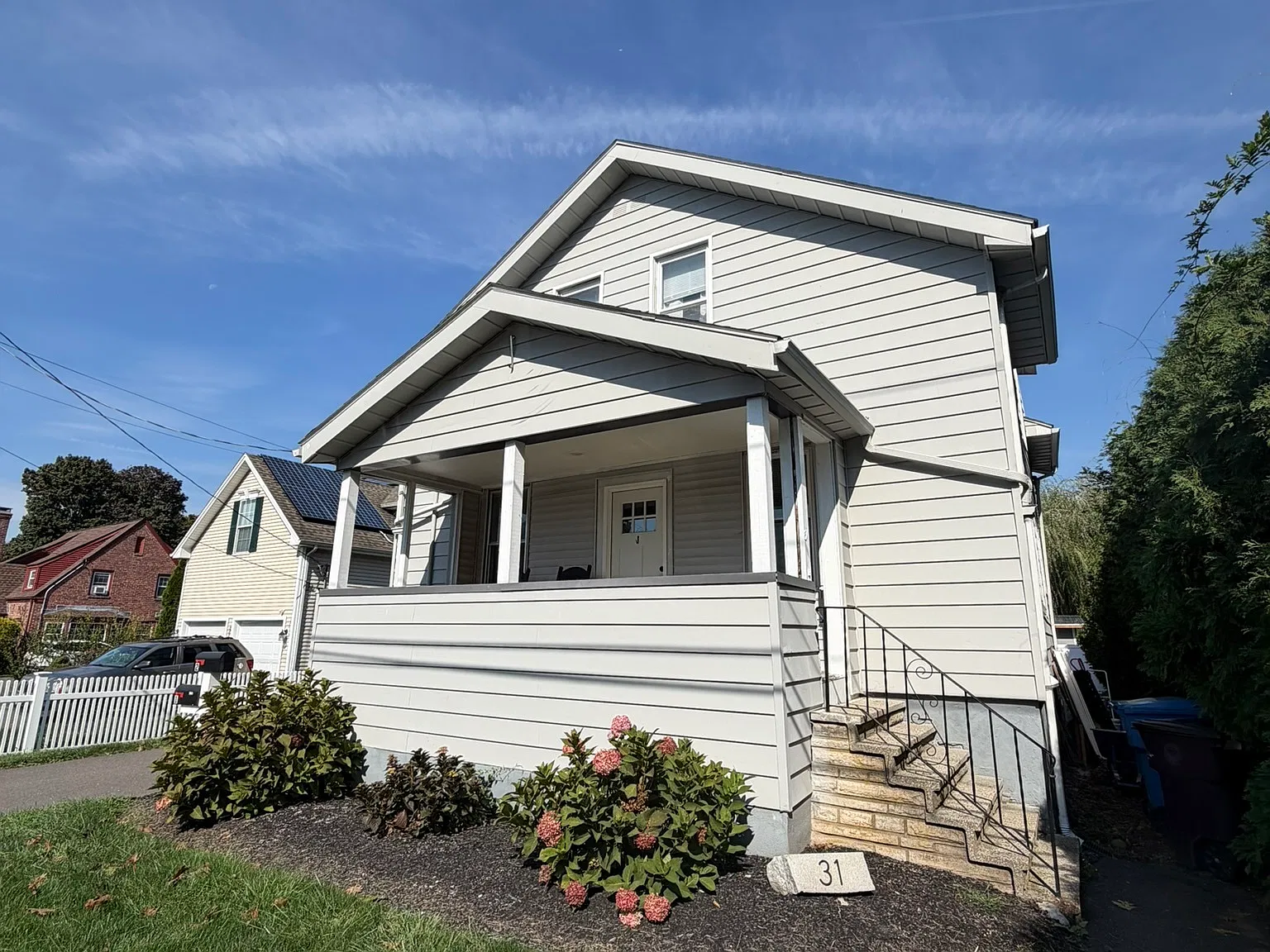 2 bed, 1.0 bath, 928 sqft, $2,000 — Photo 3