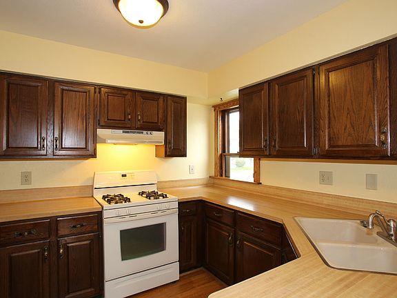 Lots of Counter-Tops