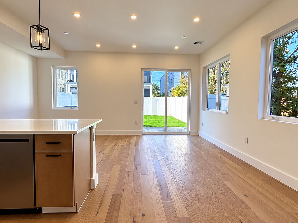 1st image of 30A Swan Ave #1