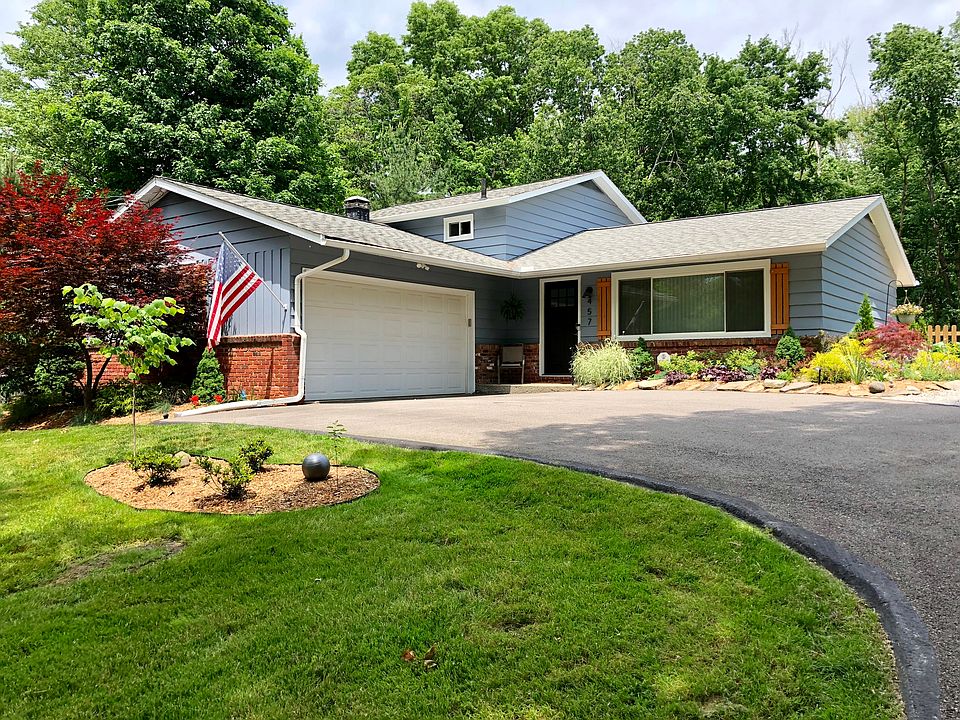 1st image of 457 Apple Hill Dr
