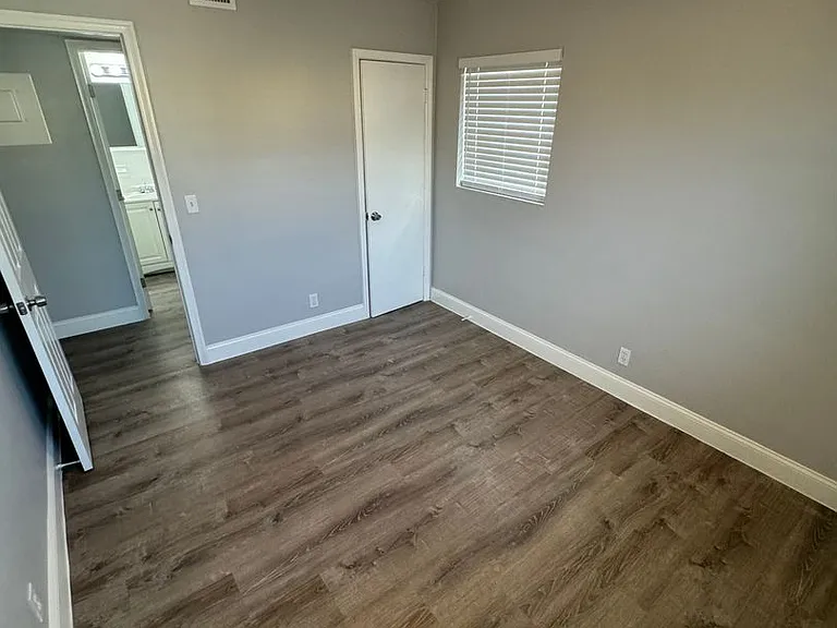 2401 NW 9th Ave — Photo 30