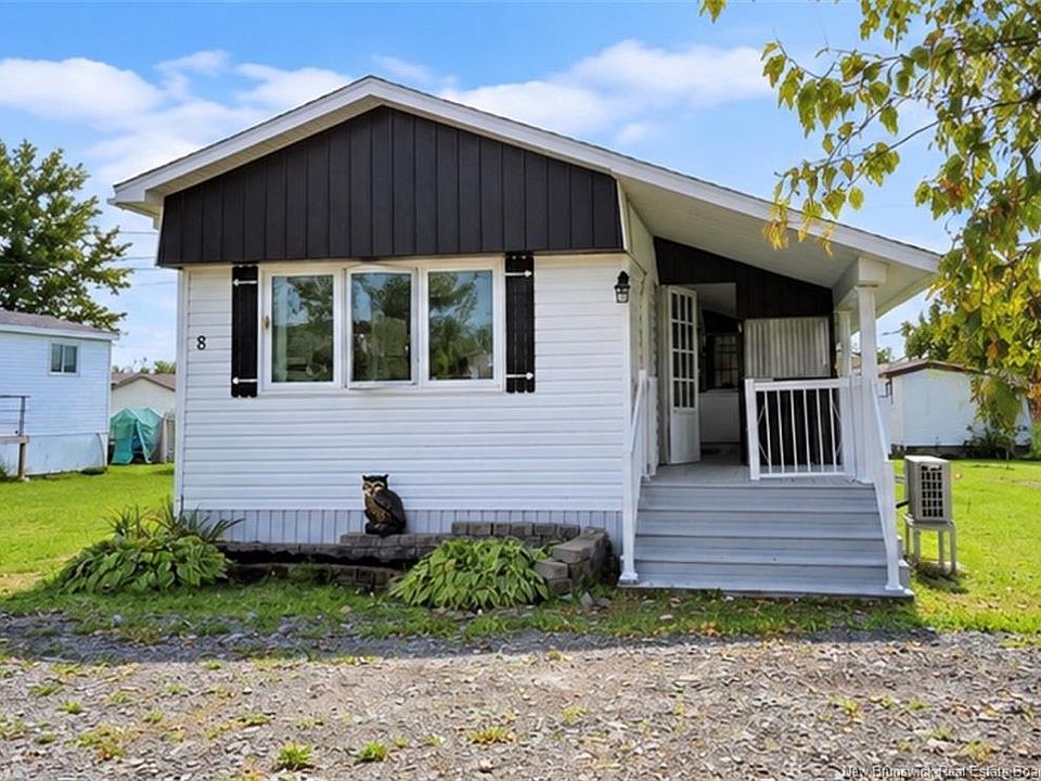 1st image of 8 Tait Cres