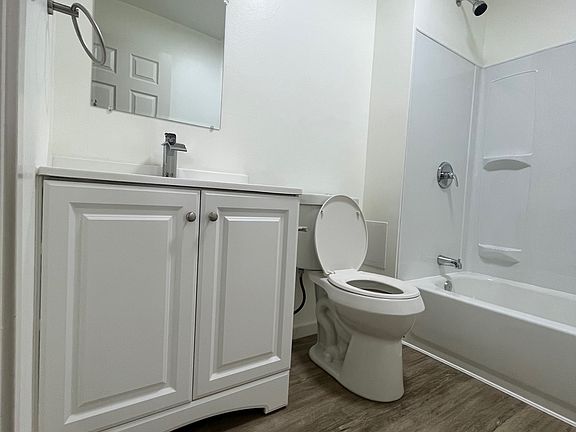 4th image of 3405 McKinley Ave #5