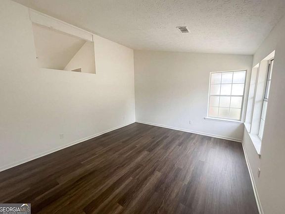 4th image of 673 Utoy Cir SW