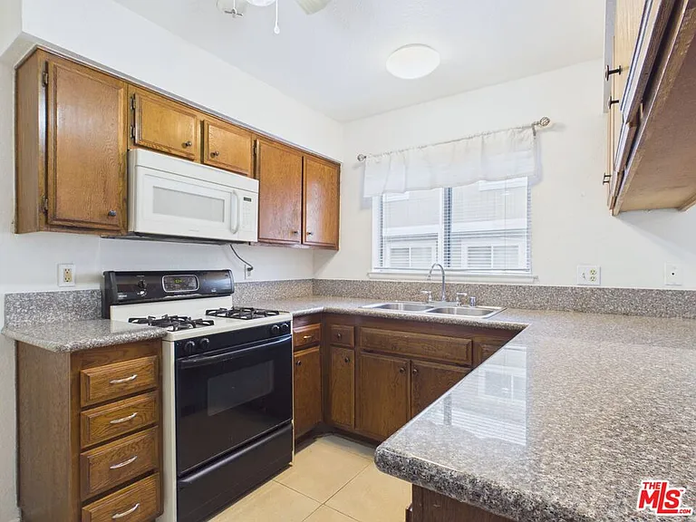 1937 Glenoaks Blvd #150 — Photo 11
