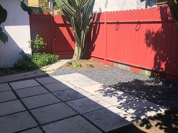 4th image of 825 N Sycamore Ave #825