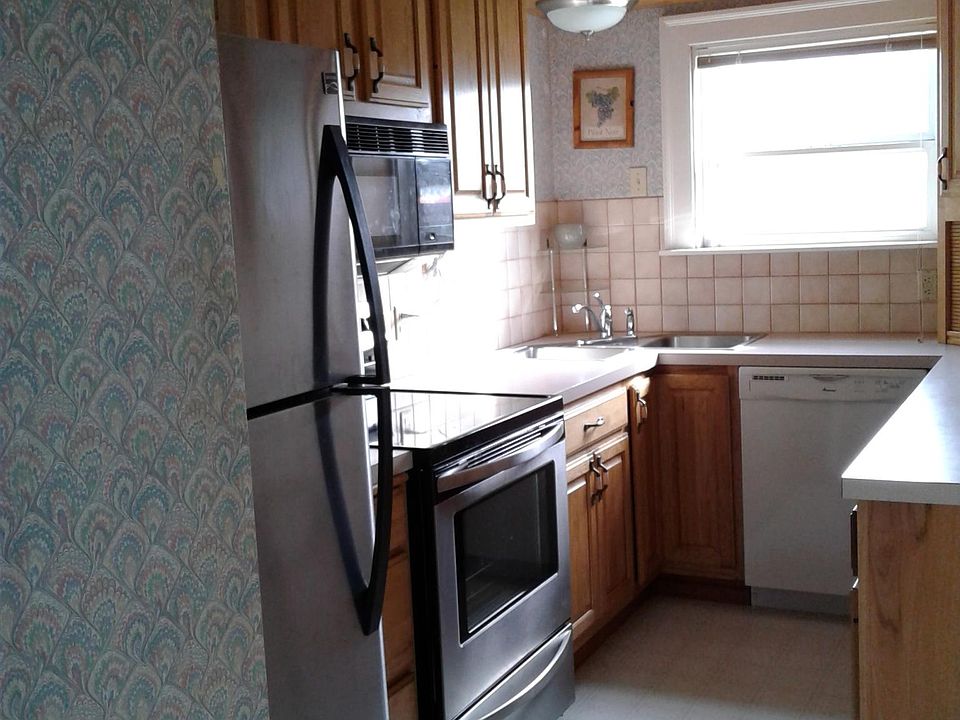 1st image of 300 E 1st St APT 5