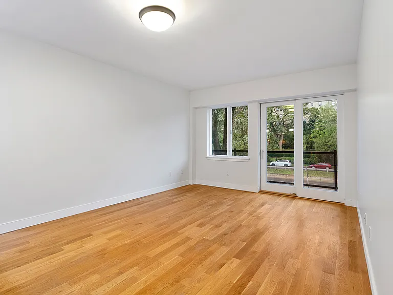 2727 Henry Hudson Pkwy W #303 — Photo 3