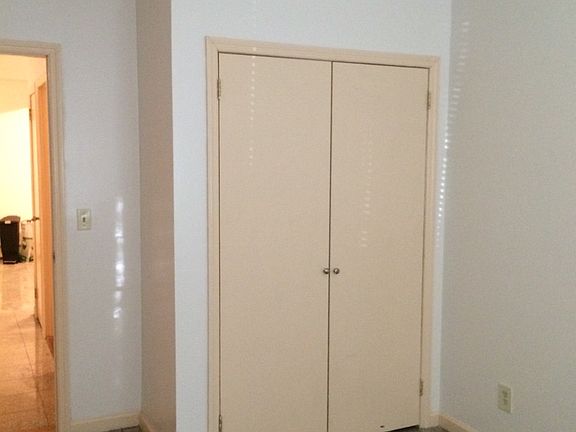 4th image of 637 Morgan Ave #1