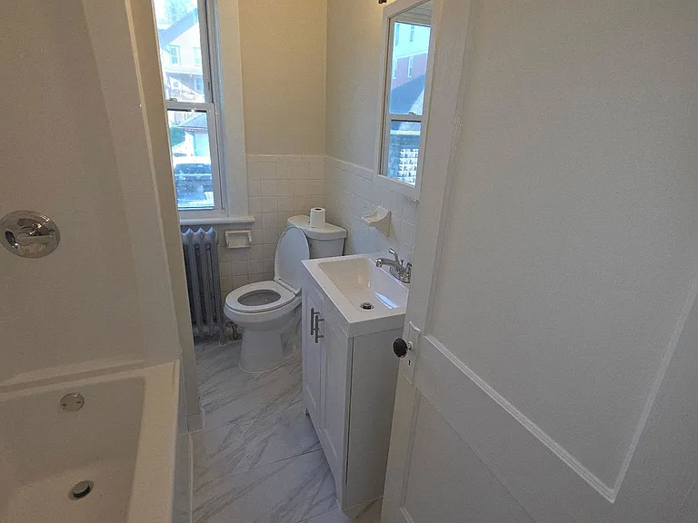 550 Ferndale Ave — Photo 3
