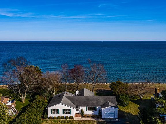 2nd image of 124 Ingram Bay Dr
