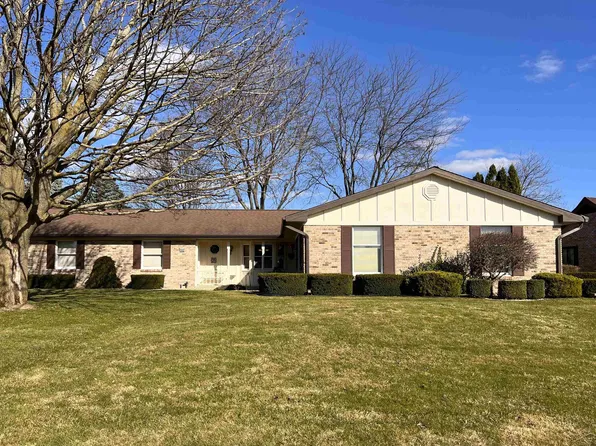 820 Plantation Dr, Saginaw, MI 48638