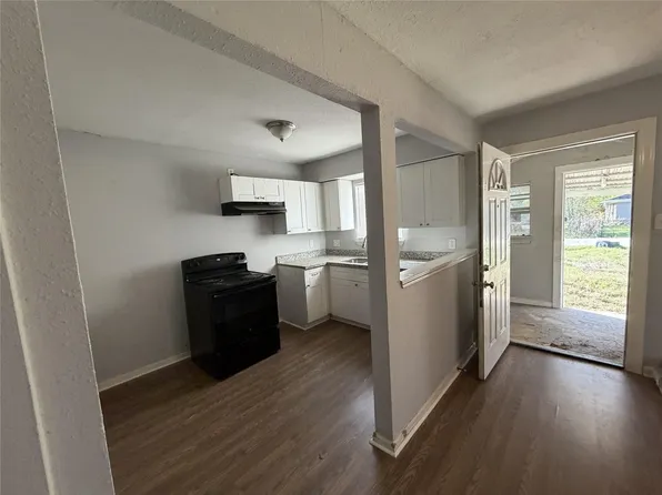 2409 Hodges St, Baytown, TX 77521