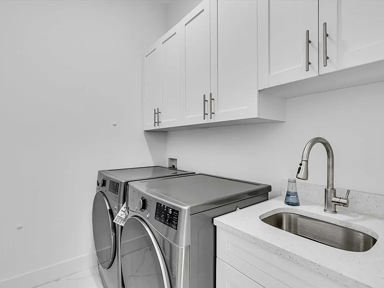 116 SE 5th Pl — Photo 8