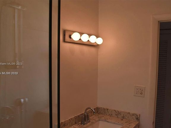 4th image of 601 SE 5th Ct APT 301