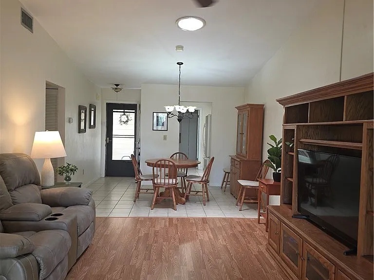 385 E Hartford St #5A — Photo 23