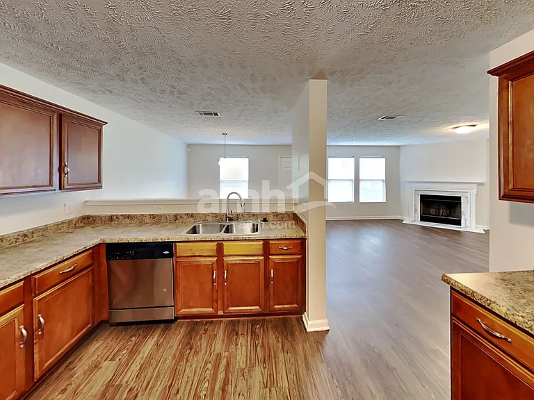 1027 Gannett Rd — Photo 4