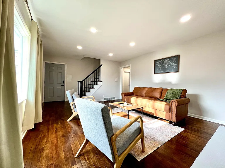 1015 State St — Photo 1