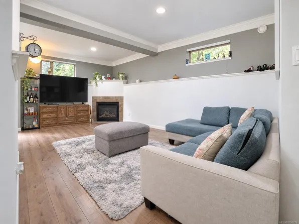 791 Station Ave #107, Langford, BC V9B 0E6