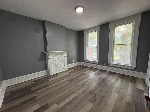 5th image of 918 Walnut St