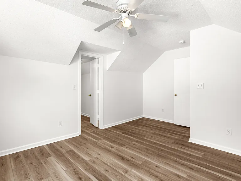 430 W 5th St — Photo 24