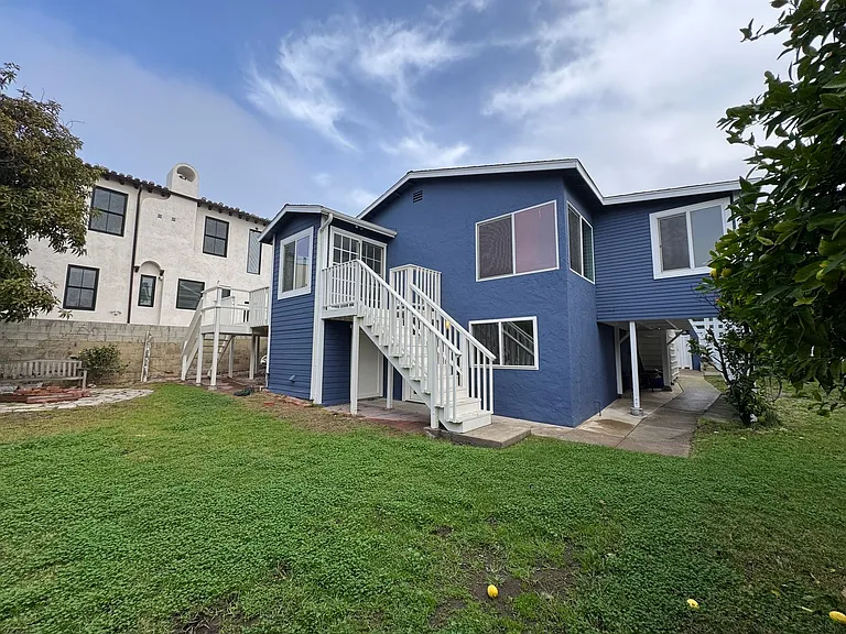 1527 Golden Ave — Photo 3