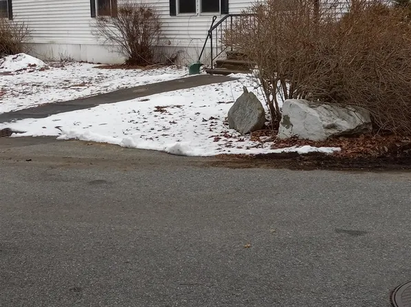 2 Oak Court, Seabrook, NH 03874