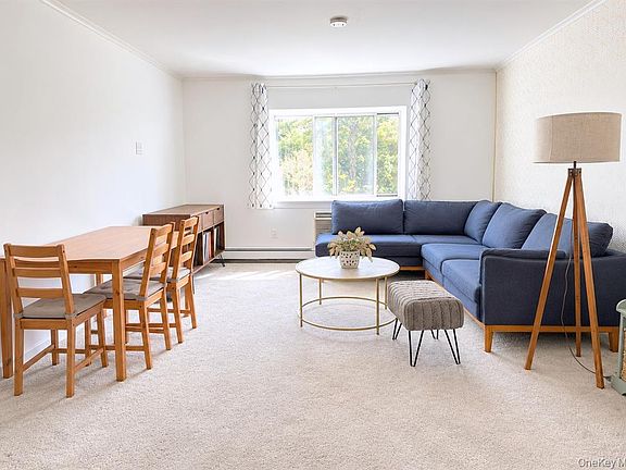 4th image of 1035 E Boston Post Rd APT 1-5