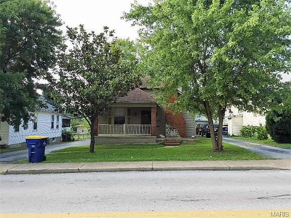 2nd image of 928 W Main St