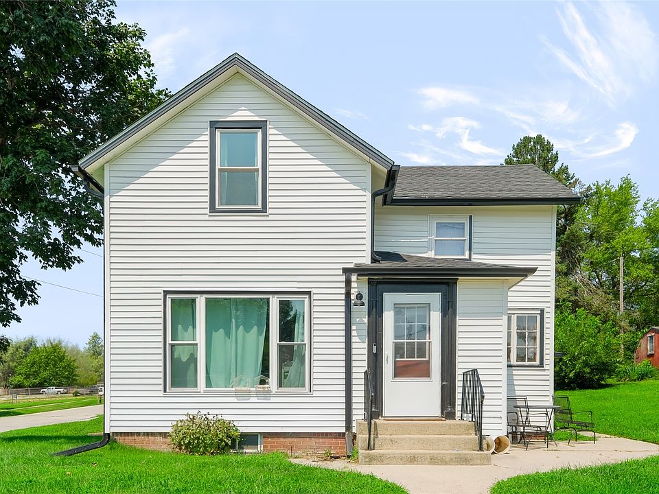 1st image of 323 1st St