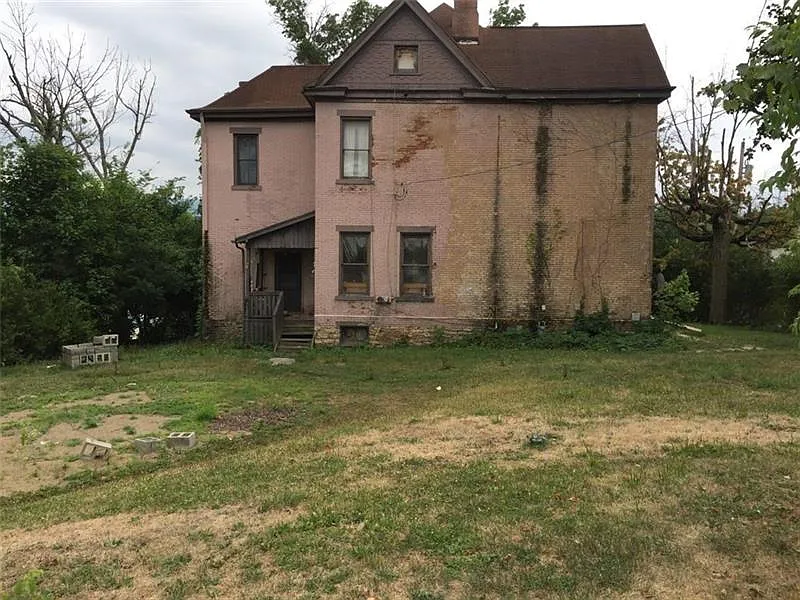 12 Nutt Ave photo 1