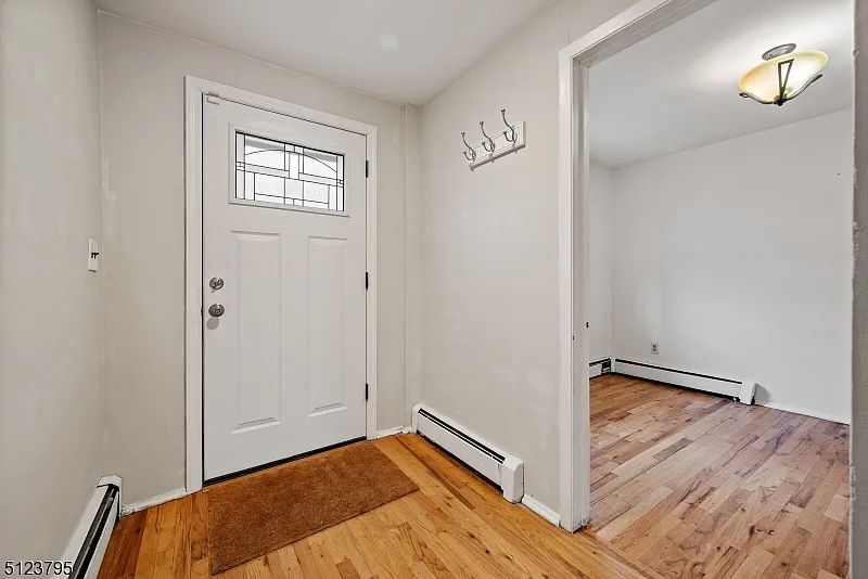 3 bed, 2.0 bath, $3,300 — Photo 4