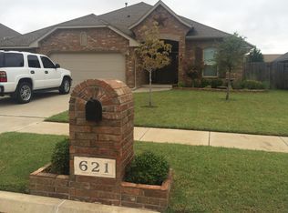 621 SW 28th St, Moore, OK 73160