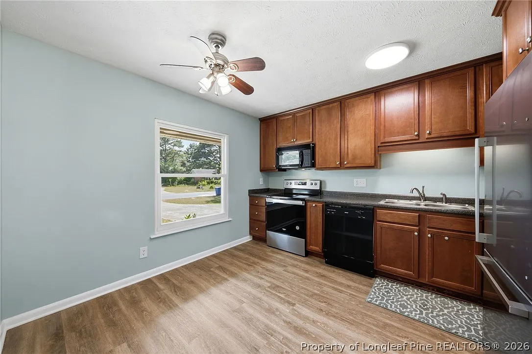 3 bed, 2.0 bath, 1524 sqft, $1,680 — Photo 4