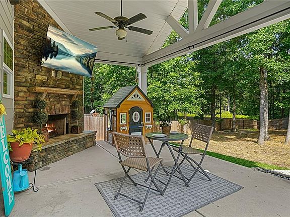4th image of 18 Doolittle Ct