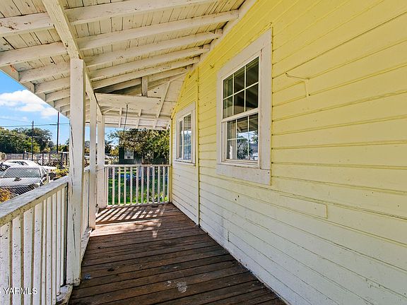 4th image of 809 N 4th St