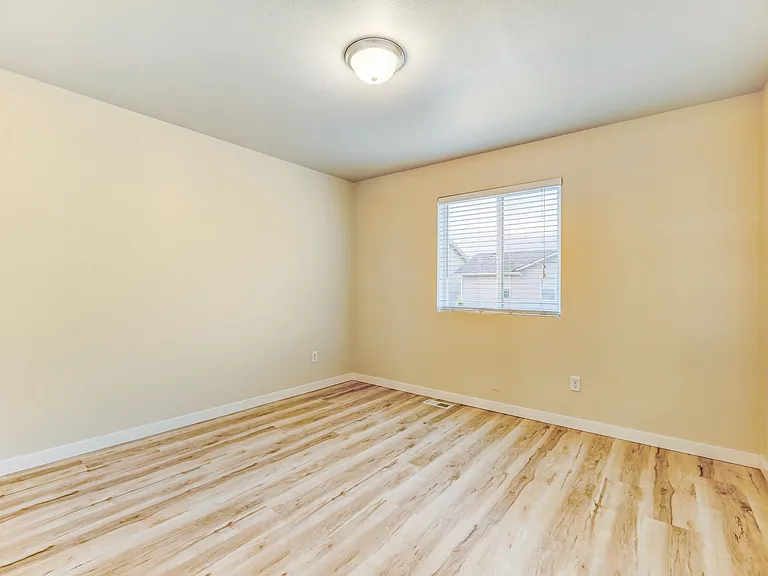1439 49th St NE — Photo 16