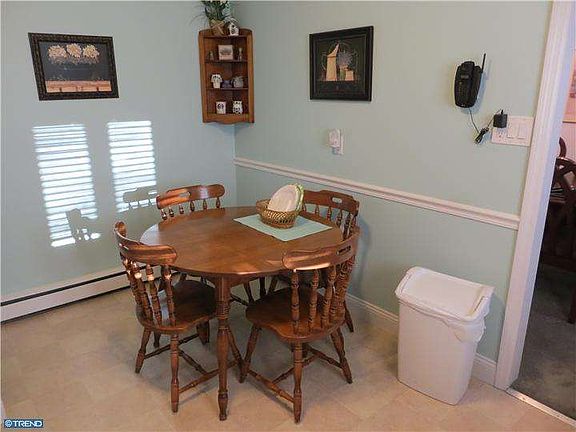 5th image of 158 Rockrose Dr