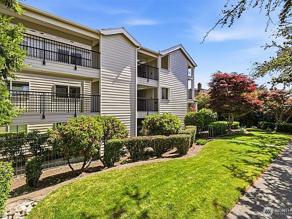 3rd image of 1115 N I Street #204