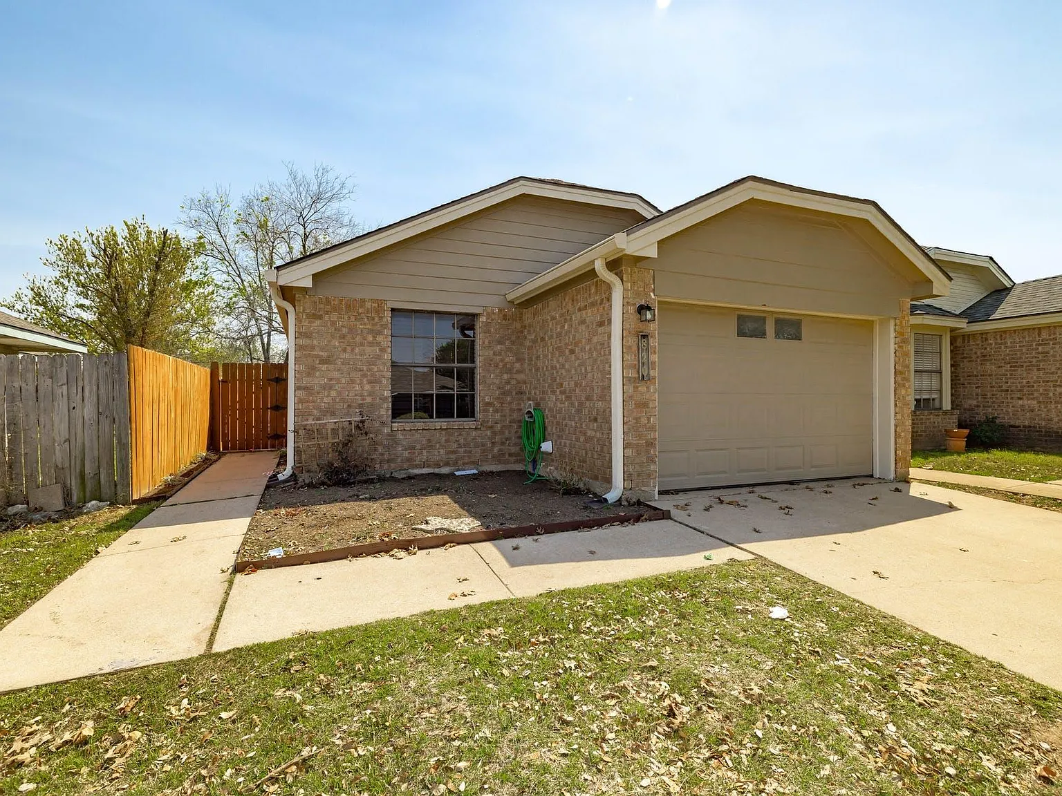 3 bed, 2.0 bath, 1073 sqft, $1,750 — Photo 2