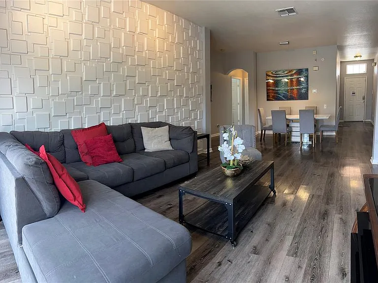 8121 Fan Palm Way — Photo 25